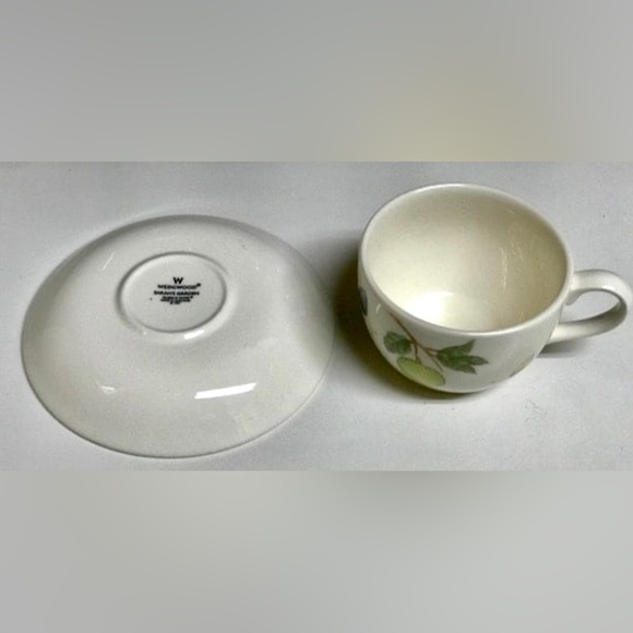 Vintage WEDGWOOD SARAH’S GARDEN England 1759 Queens Ware Teacup and Saucer - Picture 8 of 8